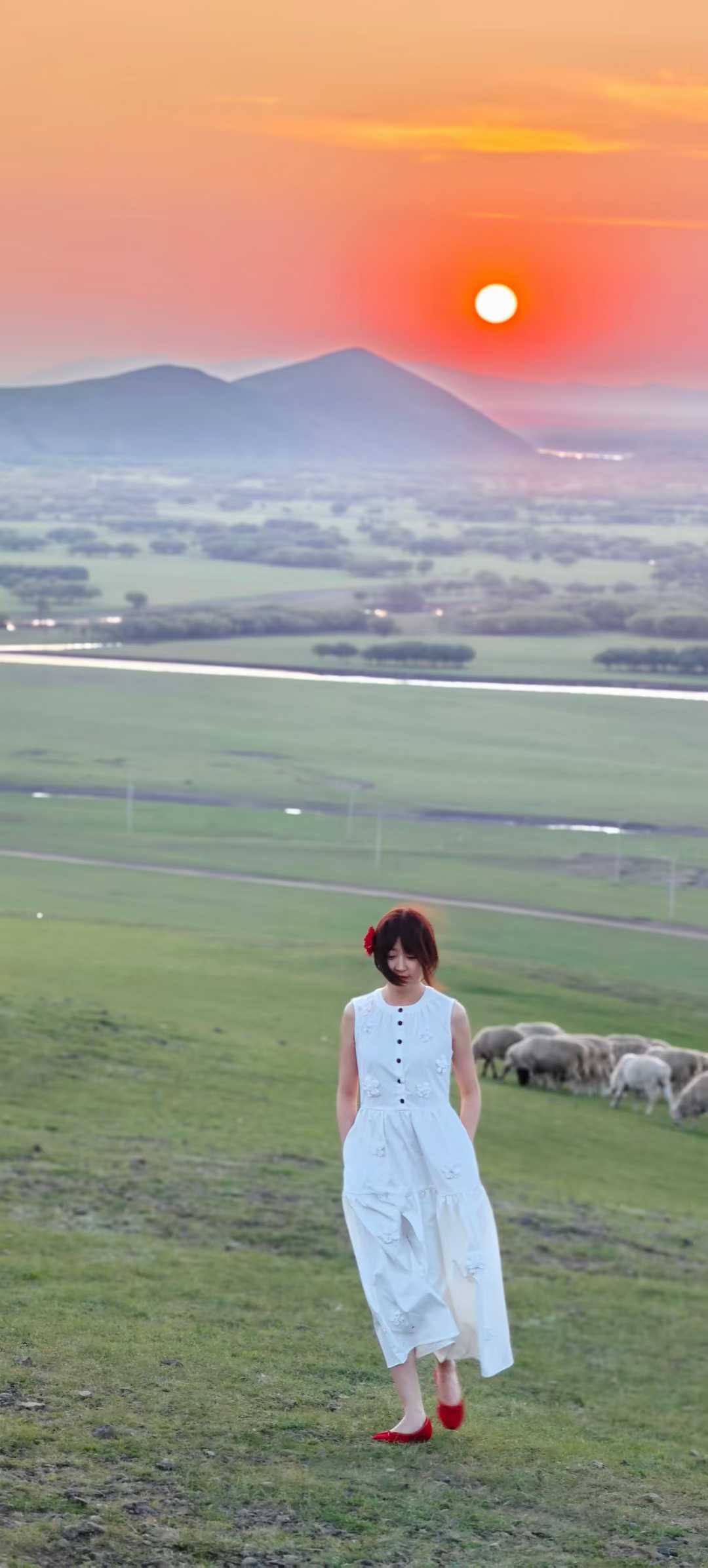 清晨把草原叫醒